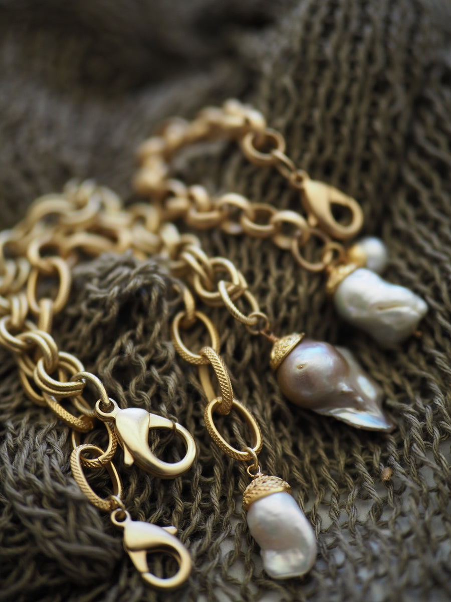 Charm Bracelet - Baroque Pearl