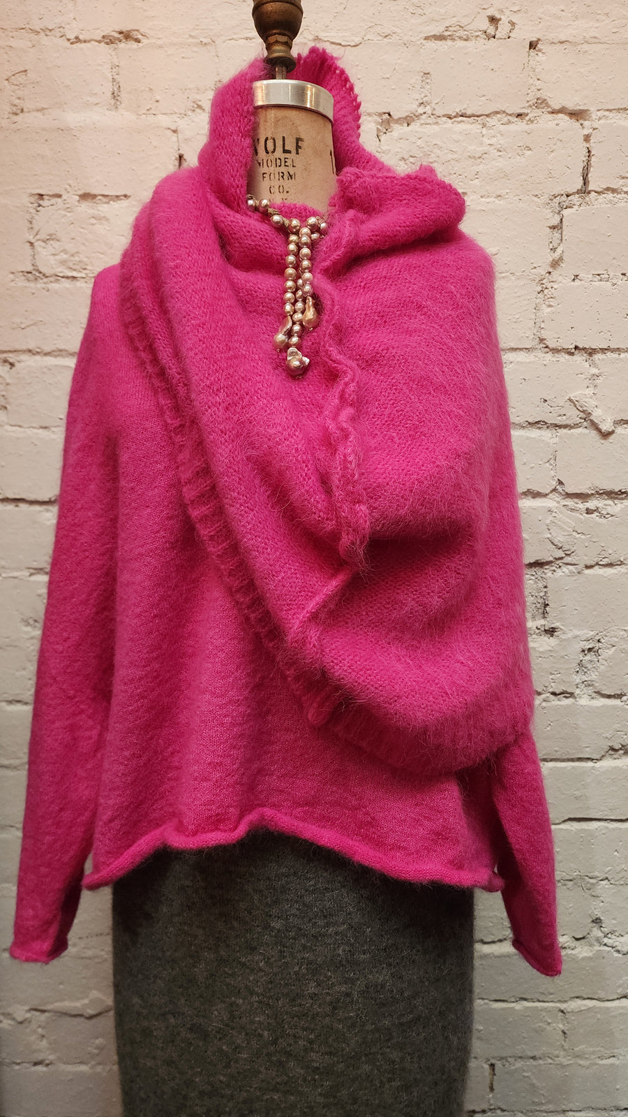 Light V-neck sweater (Alpaca) - Candy Pink