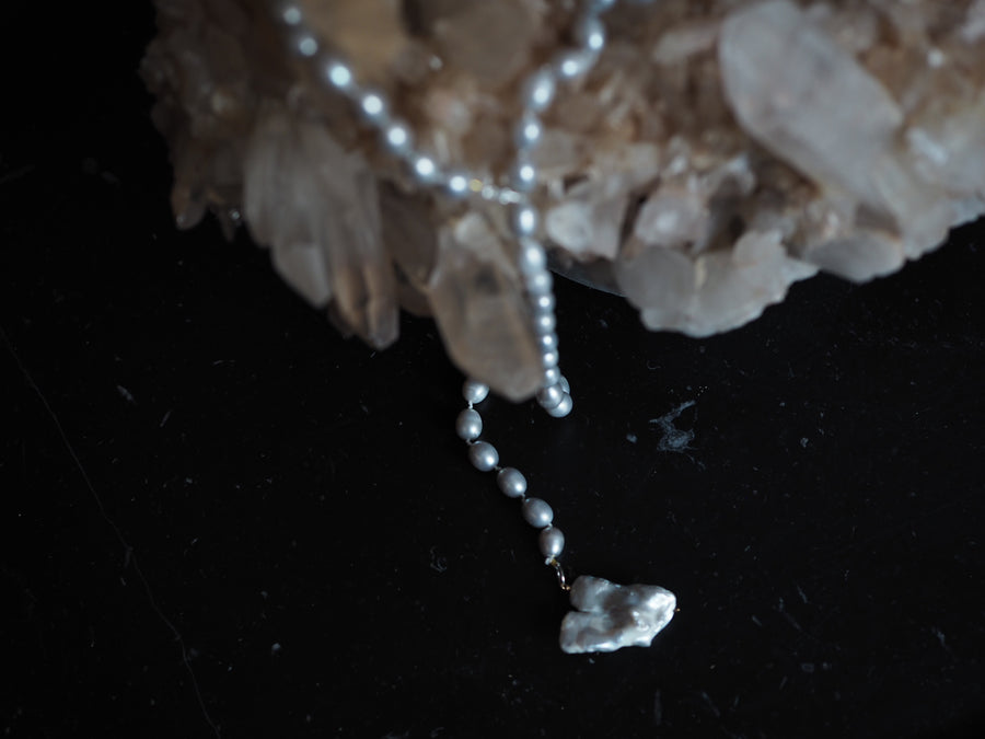 Matt Lariat Necklace - silver Baroque Pearls