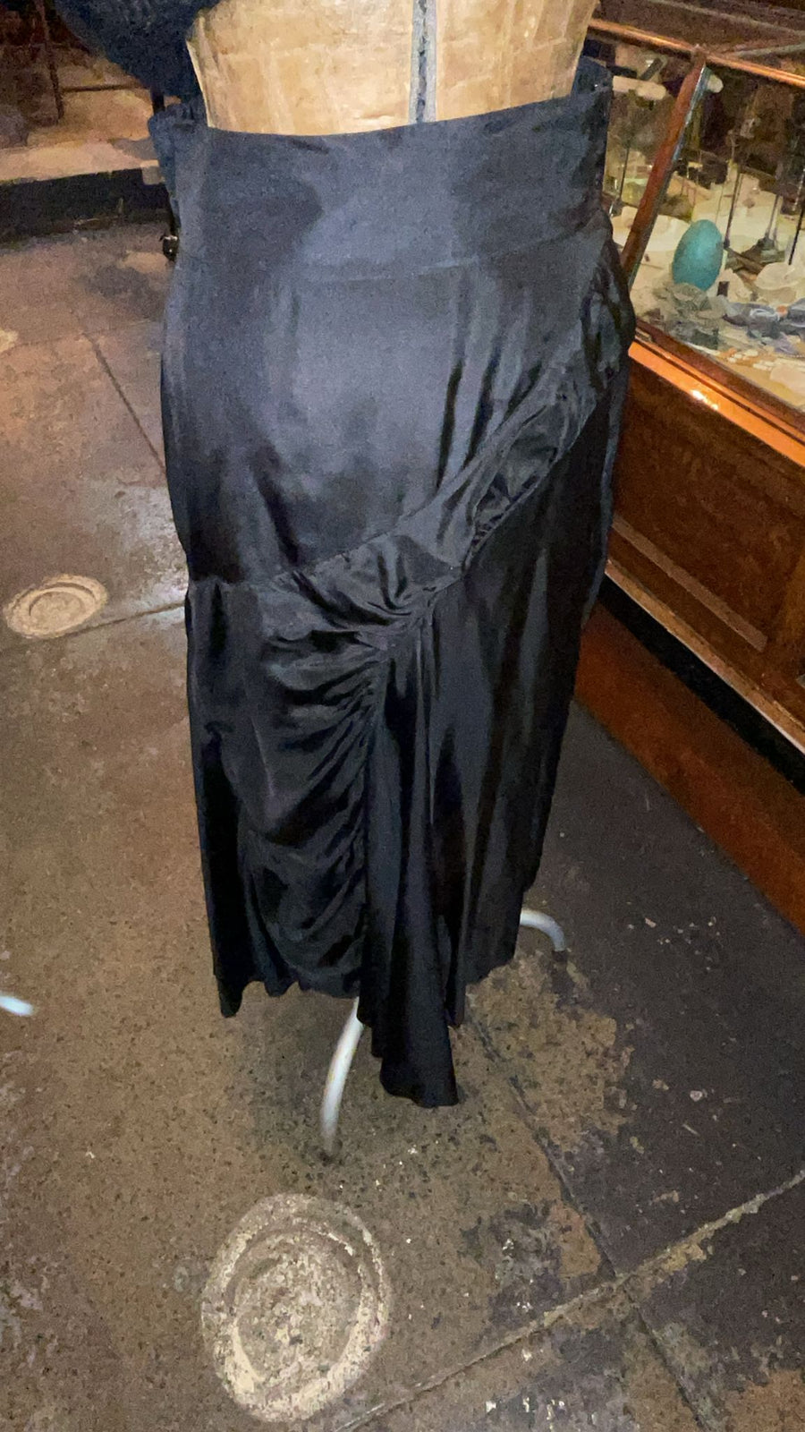 Hourglass Godet Skirt (Silk) Black