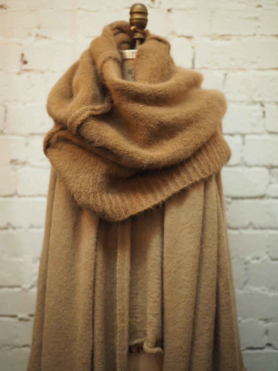 Luxe Light Weight V-Neck Sweater (Alpaca) - Camel