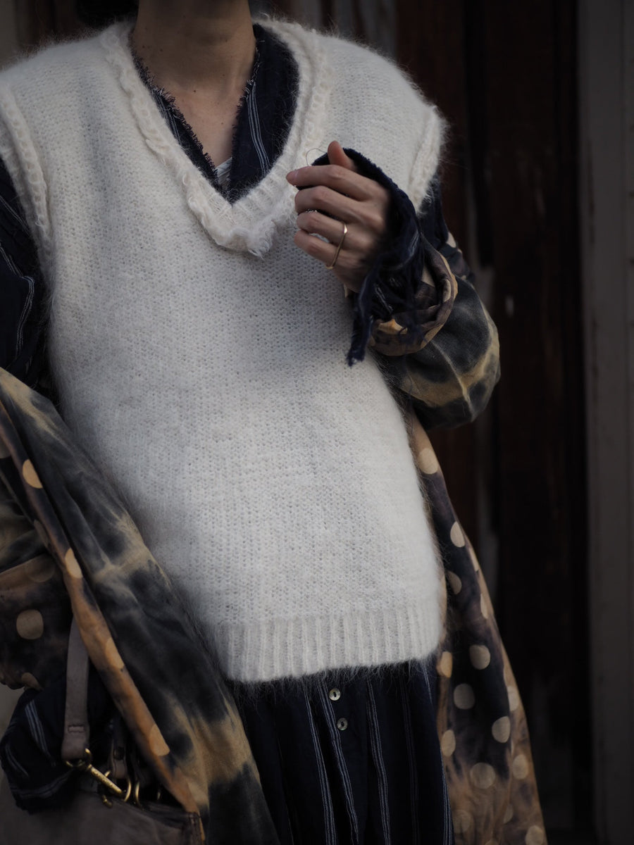 Luxe V Neck Vest (Alpaca) - Snow
