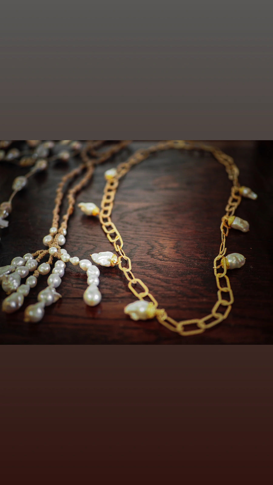 Loop necklace with baroque pearls