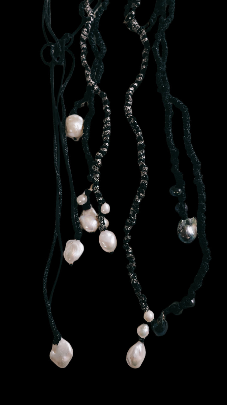 Mela lariat with drop Pearls - Natural