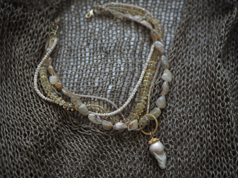 Flaneur citrine, Pearls & Semi Precious Stones With Gold Details Necklace