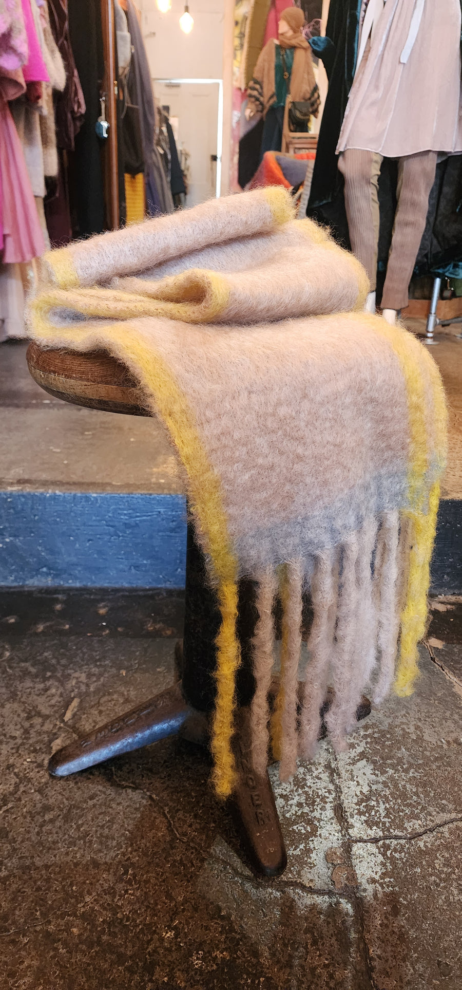 Mantas Ezcaray Twist Frame Scarf (Mohair) - TW-3F Blush and Lemon