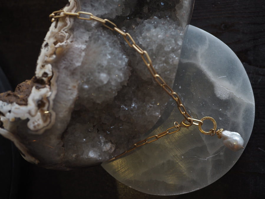 Simple single drop Necklace - Baroque Pearl
