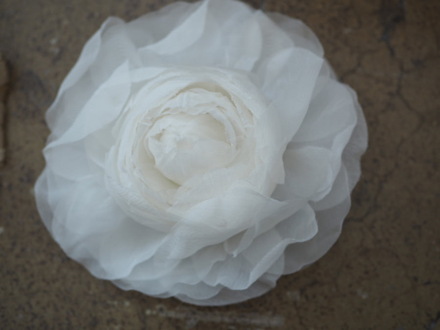 New York Hand Crafted Flower Brooch - ivory Silk