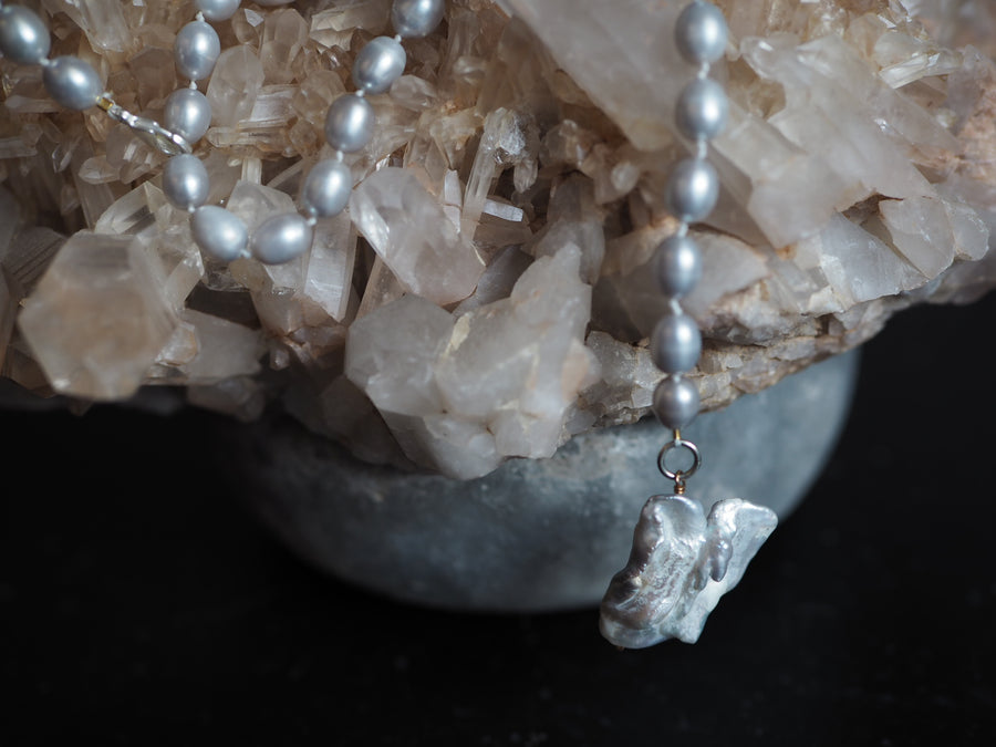 Matt Lariat Necklace - silver Baroque Pearls