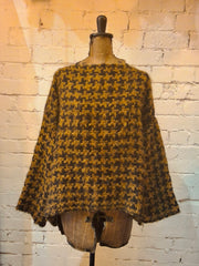 Hand loom 2 tone houndstooth sweater