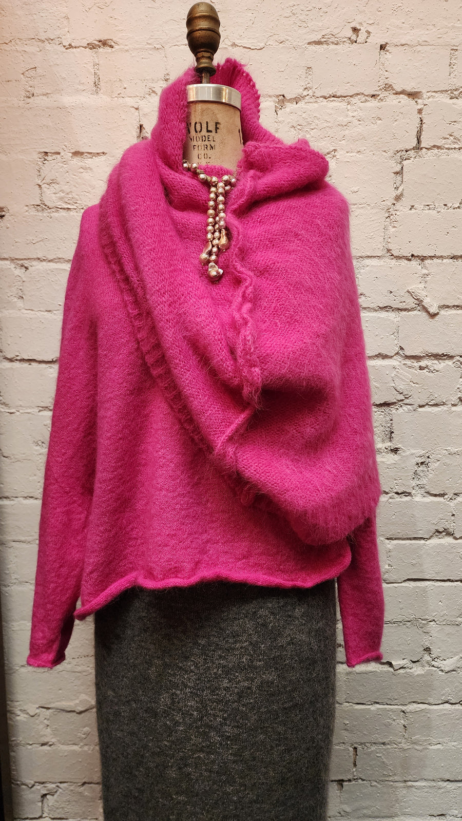 Light V-neck sweater (Alpaca) - Candy Pink