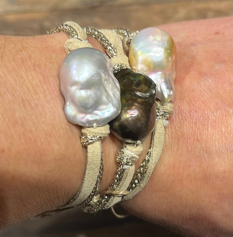 Baroque Pearl bracelet on leather - Natural