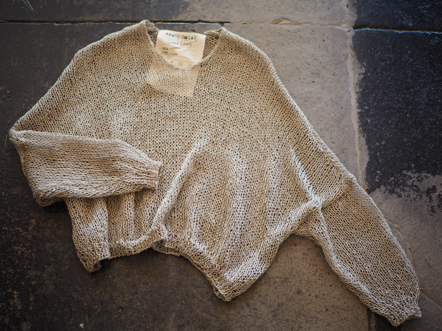 Amano linen hand-knit V neck top -transeasonal weight