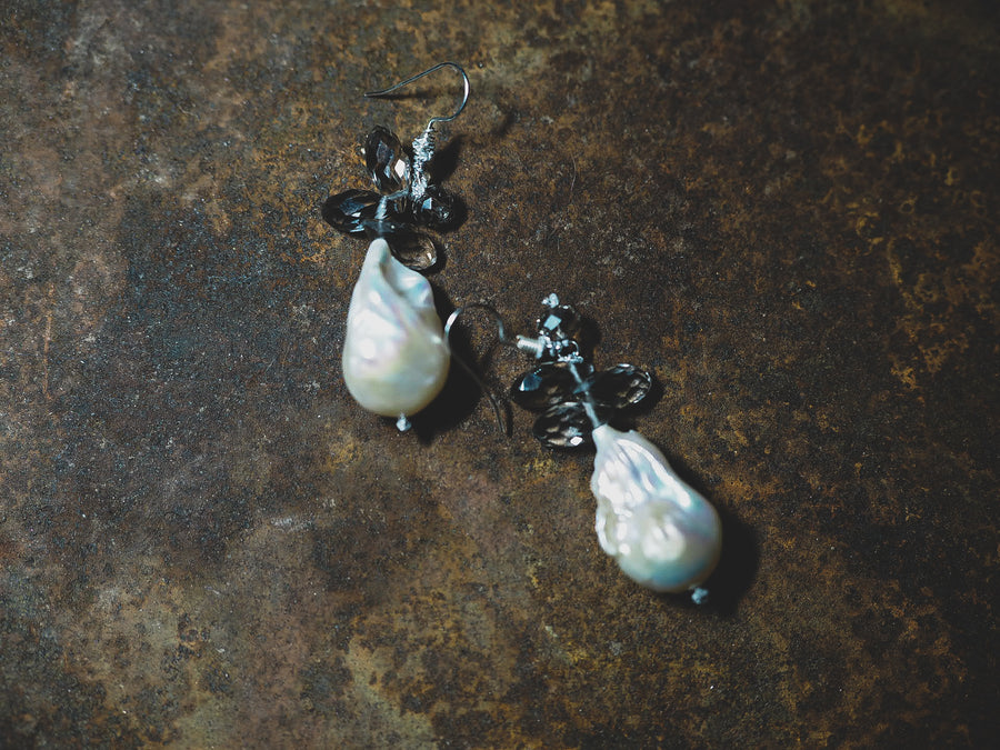 Mela drop pearl earrings with smoky quarz crystals