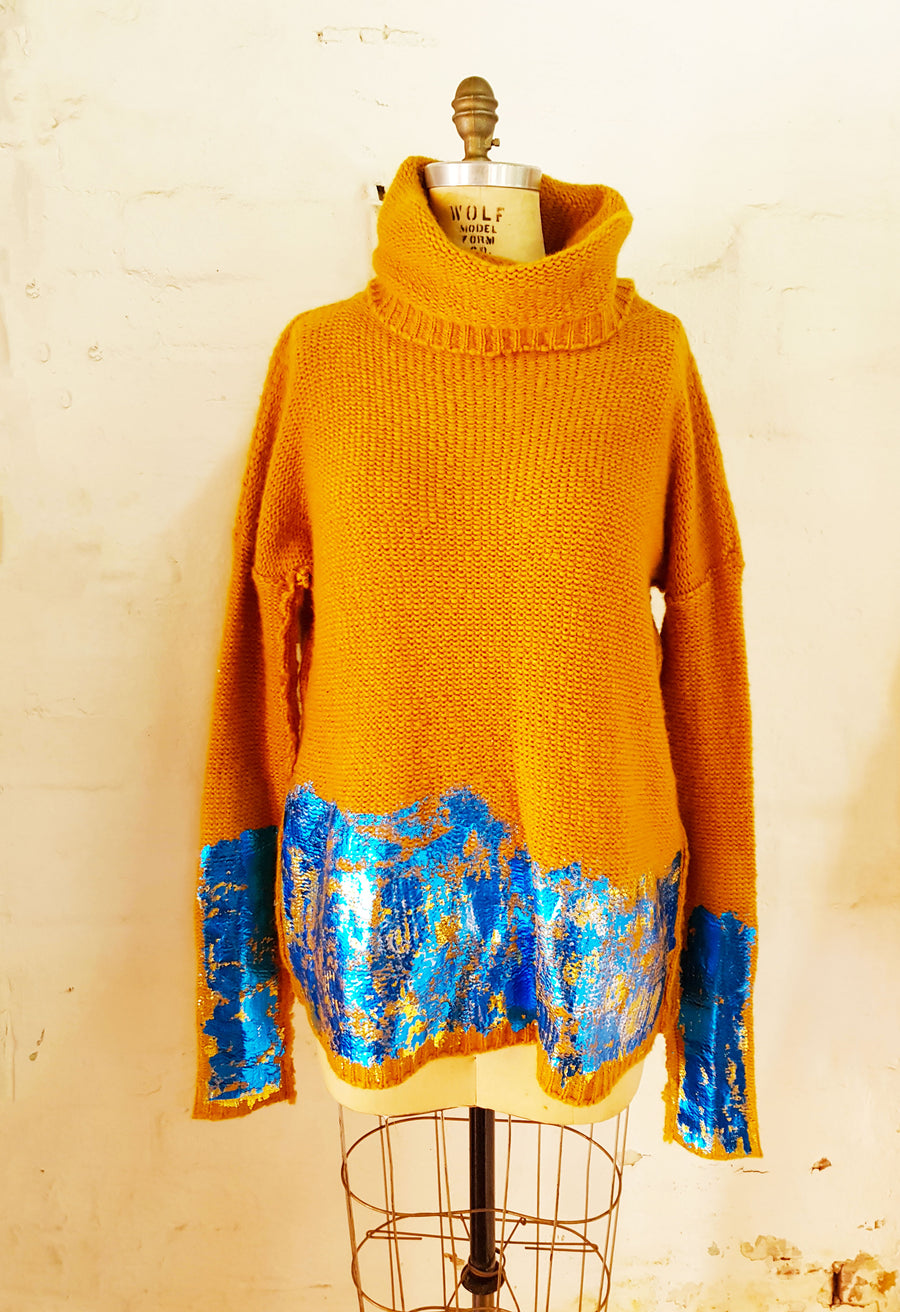 Amano turtle neck sweater W/ hand-print foil